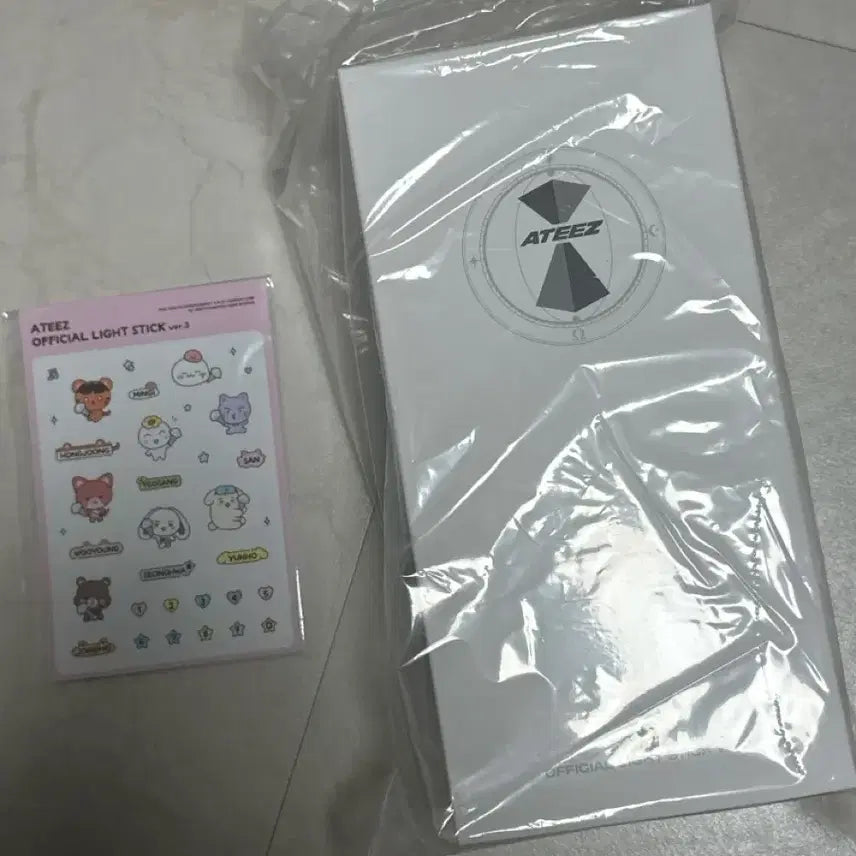 [BUNJANG] ATEEZ Official Lightiny Ver. 3 Sealed / 에이티즈 공식 응원봉 라이티니 3 미개봉