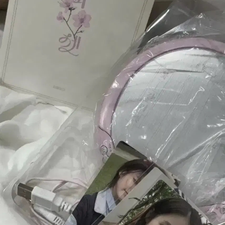 [BUNJANG] IU (아이유) Flower Bookmark (꽃갈피) Album (Sealed) / 아이유 꽃갈피 앨범 판매