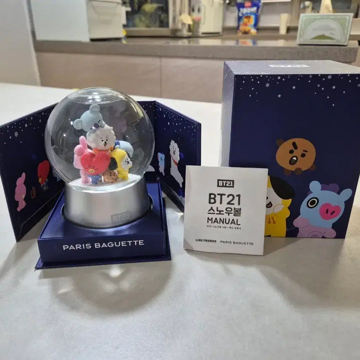 [BUNJANG] BT21 Paris Baguette Collaboration Snow Globe / BT21 스노우볼 파리바게트 콜라보