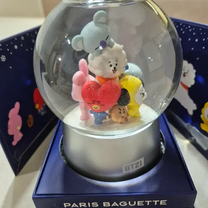 [BUNJANG] BT21 Paris Baguette Collaboration Snow Globe / BT21 스노우볼 파리바게트 콜라보