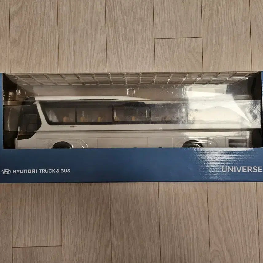 [BUNJANG] Hyundai Universe 1:32 Diecast Model / 1:32 현대 유니버스 다이캐스트