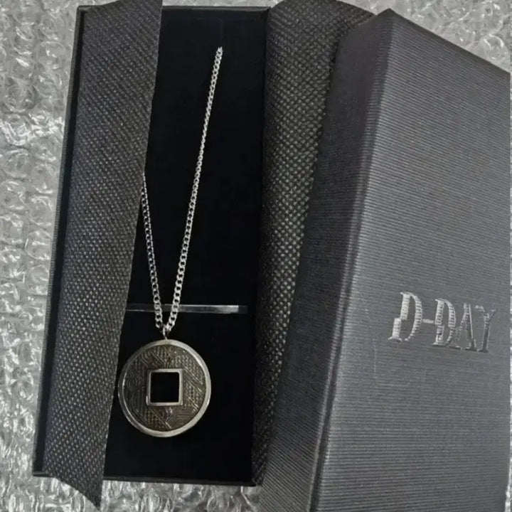 [BUNJANG] BTS SUGA AGUSTD D-DAY Coin Necklace / BTS SUGA AGUSTD DDAY 디데이 엽전 목걸이