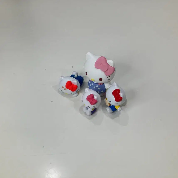 [BUNJANG] Sanrio Hello Kitty Figure 4-Type Bundle Set / 산리오 키티 피규어 4종 일괄