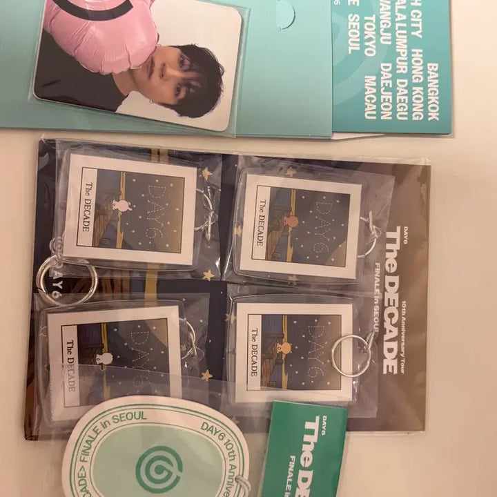 [BUNJANG] Day6 The Dayde Autograph Photocard, Madezone Gift Confetti Keyring Paper Air Freshener Bundle Set / 데케이드 데이식스콘서트입장 포카 , 마데존 기프트 컨페티키링