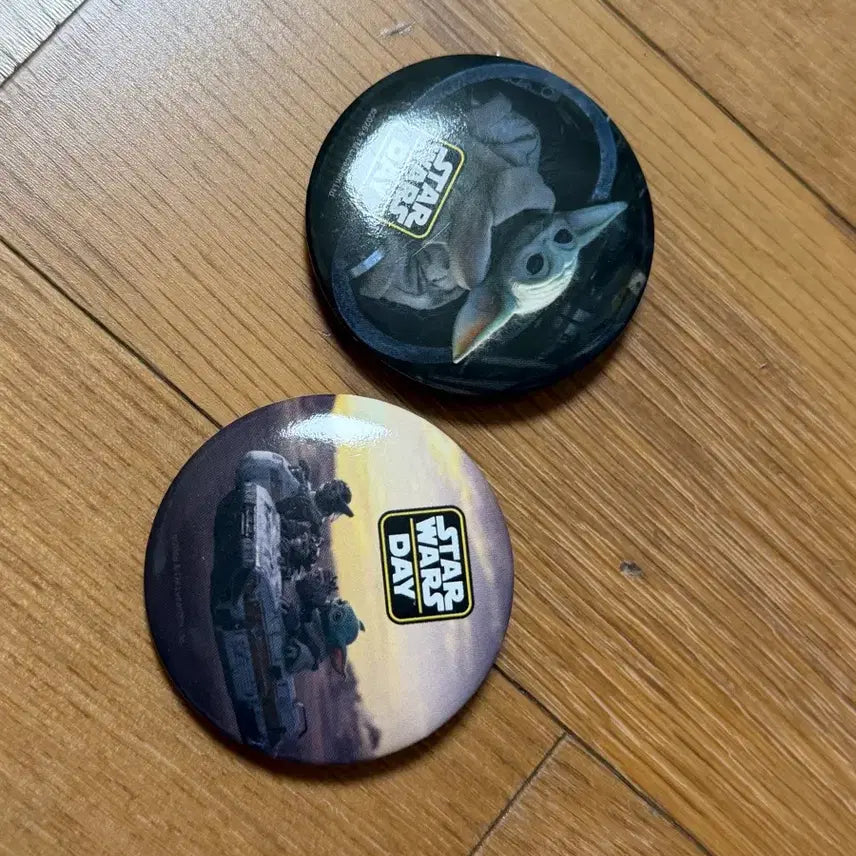 [BUNJANG] The Mandalorian 2-Badge Set Star Wars Day / 만달로리안 뱃지 2종 스타워즈 데이