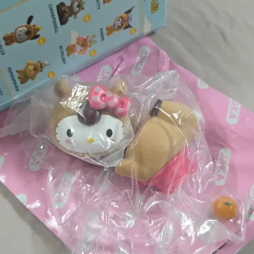 [BUNJANG] Sanrio Relaxed Capybara Kitty Figure / 산리오 느긋한 카피바라 키티