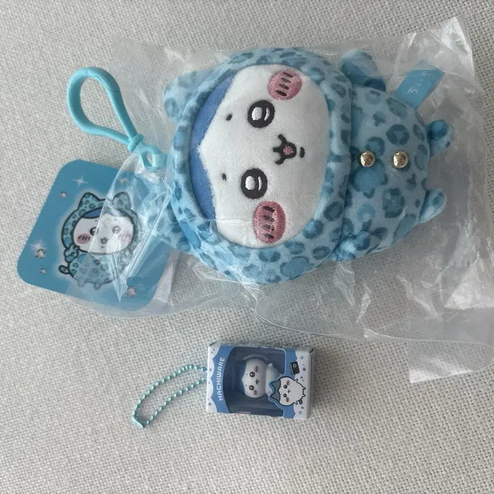 [BUNJANG] Chiikawa Hachiwara Pajama Plush Keychain &amp; Rice Ball Figure Set / 치이카와 초코 박스 쌀알 피규어 하치와레 파자마 인형 키링 세트