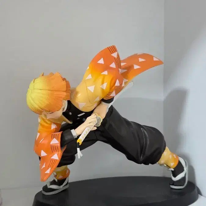[BUNJANG] Demon Slayer Zenitsu Figure / 귀멸의 칼날 젠이츠 피규어
