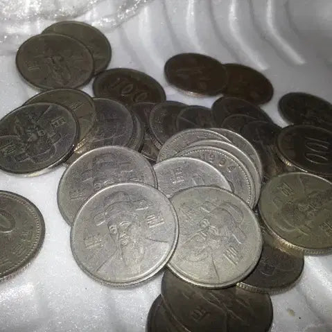 [BUNJANG] 1984 100 KRW Coin Bundle (30 pieces) / 100원 동전 30개 1984년 중고