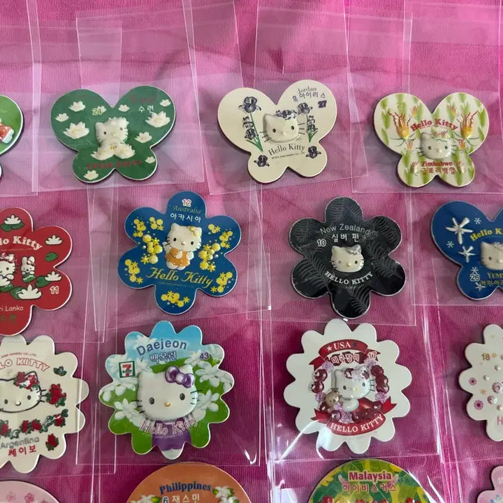 [BUNJANG] Hello Kitty &amp; World Flower Festival Magnet Set (7-Eleven Collaboration) - 41 Pieces / 헬로키티와 세계의 꽃 축제 마그넷 41종 일괄 (세븐일레븐 협업)