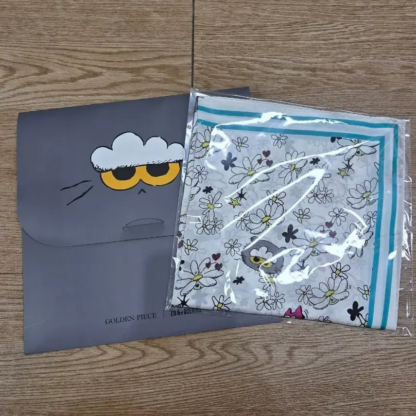 [BUNJANG] Joan Friends x Golden Piece White Neckerchief / 조앤프렌즈 -골든피스 흰 보자기 (GD)