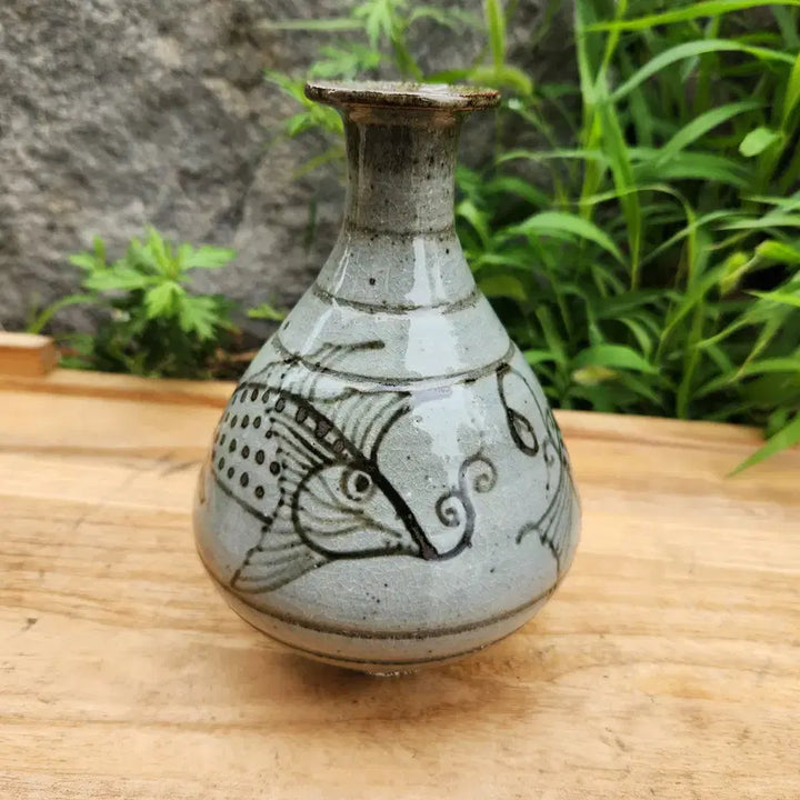 [BUNJANG] Buncheong Ware Iron-Painted Fish Decorated Bottle / 분청사기 철화 어문병