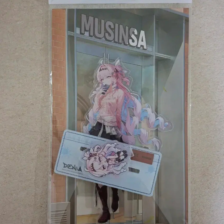 [BUNJANG] Musinsa Denia Acrylic Stand &amp; Badge Set / 무신사 명조 데니아 아크릴 스탠드 뱃지 세트