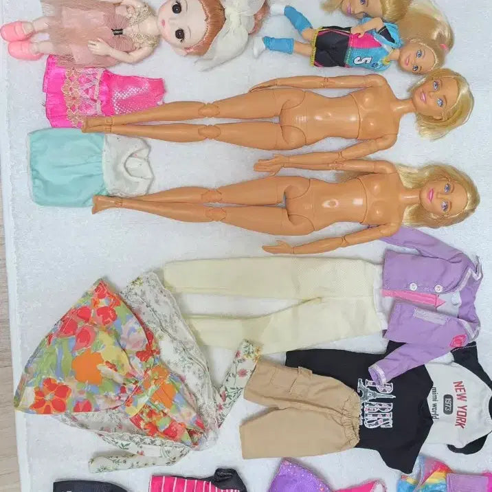[BUNJANG] Jointed Barbie Doll Set with Clothes / 관절바비 바비 인형 옷 세트