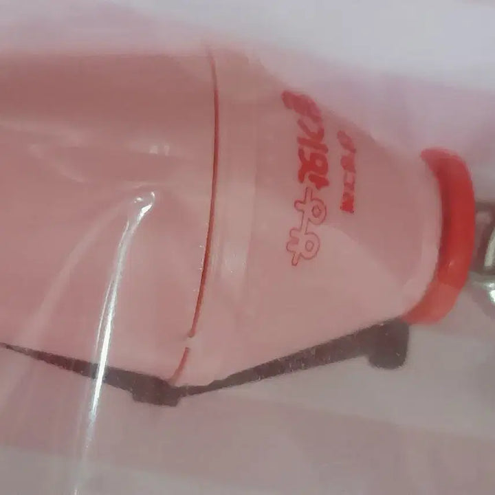 [BUNJANG] Binggrae Strawberry Milk Limited Edition Keychain / 빙그레 딸기맛우유 키링 한정판