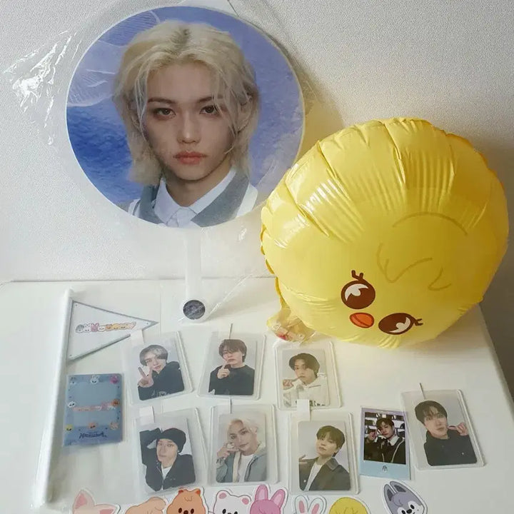 [BUNJANG] Stray Kids MAGIC SCHOOL Felix Uchiwa Photocard Holder Balloon Bundle Set / 스키즈 매직스쿨 필릭스 우치와 포토카드 스키주 포카 홀더 풍선 일괄세트
