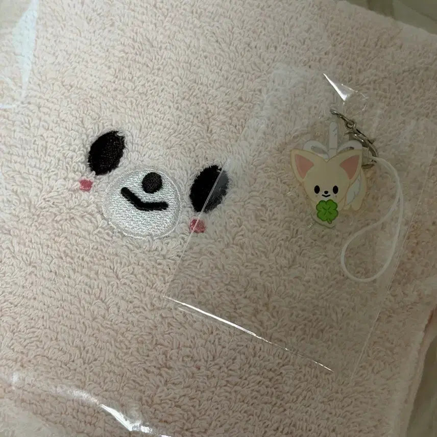 [BUNJANG] Stray Kids Fanmeeting Bokshini Towel + Keyring Bundle Set / 스키즈 팬미팅 막막 폭시니 수건+키링
