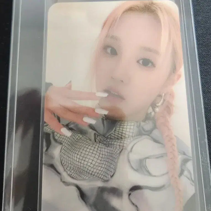 [BUNJANG]  (G)I-DLE Yuqi Y Magazine Photocard / (급처) 우기 와이매거진 포토카드 양도!!