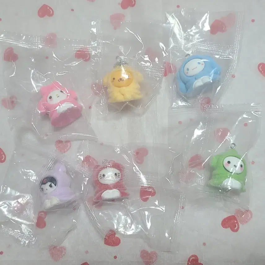 [BUNJANG] Sanrio New Flocking Bag Charm Figures Set of 6 Sealed Bundle Set / 산리오 신상 가챠 후로킹 백참타공 피규어  미개봉 6개세트  일괄판매