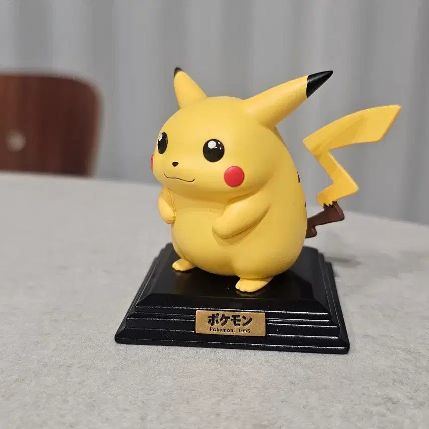 [BUNJANG] Miu Miu Studio Pikachu Figure / miumiu 스튜디오 피카츄