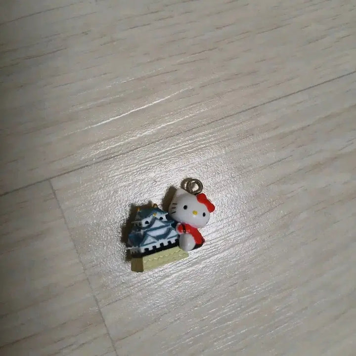 [BUNJANG] Sanrio Hello Kitty Osaka Castle Gachapon Figure Strap / 고전 키티스트랩 오사카성 키티 가챠 피규어 킽스