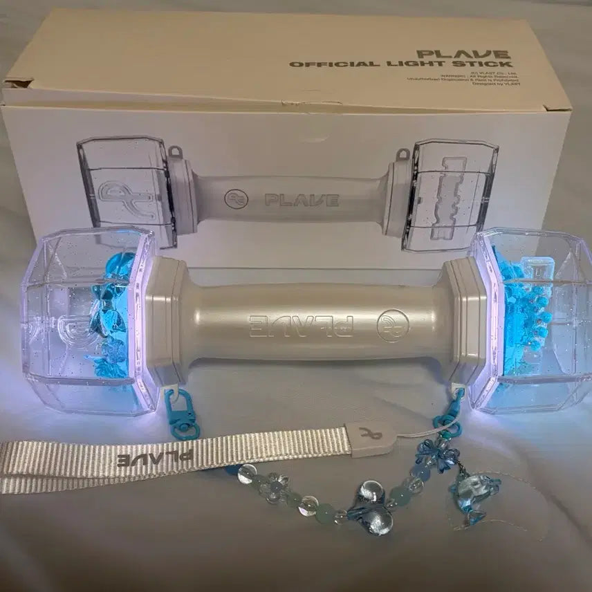 [BUNJANG] PlaYEob Official Lightstick with Parts and Strap / 플레이브 응원봉 (파츠, 스트랩 포함) 판매 합니다.