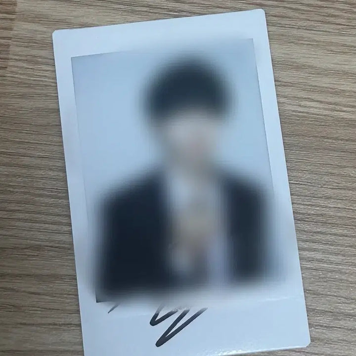 [BUNJANG] Lee Dong-hyun Signed Polaroids Bundle Set / 킥플립 동현 싸폴 싸인폴라 양도