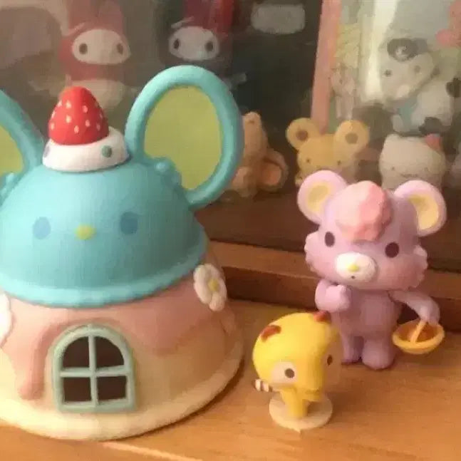 [BUNJANG] Sanrio My Melody Kitty Strawberry House Diorama Set / 레어!!! 일본 고전풍 마이멜로디 키티 플랫 쥐 너구리 고양이 딸기하우스