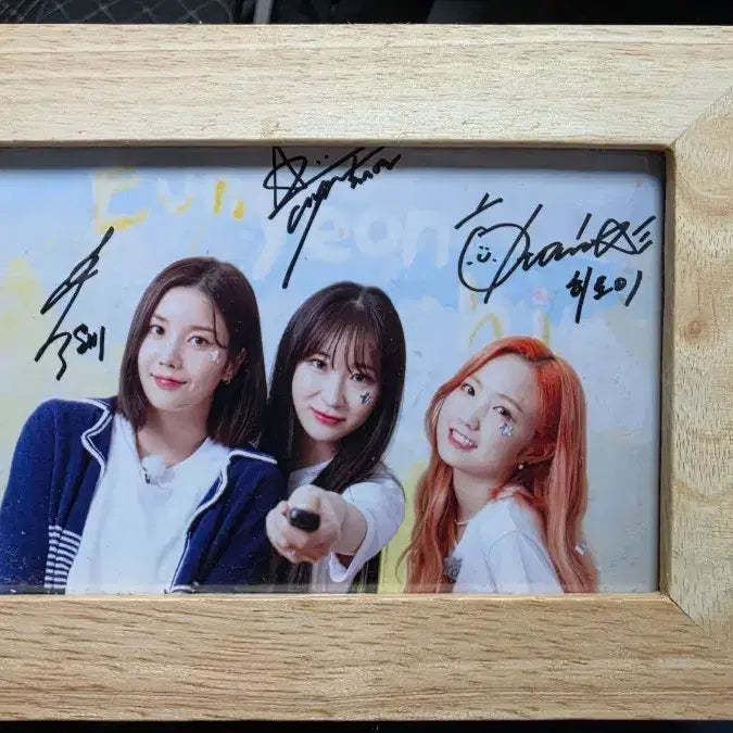 [BUNJANG] IZ*ONE Kwon Eun Bi, Lee Chae Yeon, Hitomi Signed Photo / 아이즈원 권은비 이채연 히토미 친필 싸인사진