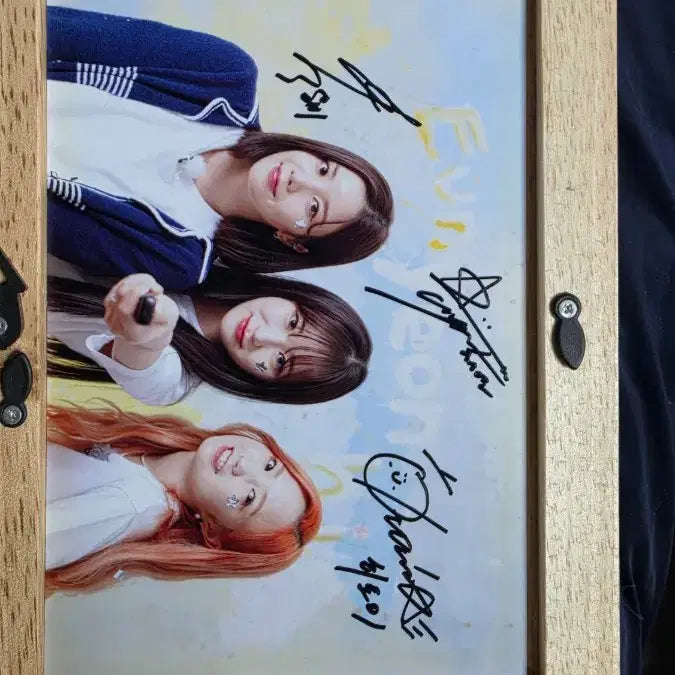 [BUNJANG] IZ*ONE Kwon Eun Bi, Lee Chae Yeon, Hitomi Signed Photo / 아이즈원 권은비 이채연 히토미 친필 싸인사진