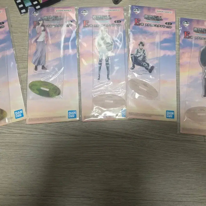 [BUNJANG] Attack on Titan Ichiban Kuji E Prize Acrylic Stand Full Set (5 Types) / 진격의 거인 아크릴 스탠드 이치방쿠지 E 5종일괄 풀셋