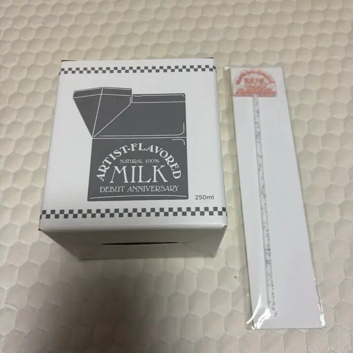 [BUNJANG] Red Velvet 6th Anniversary Milk Glass + Muddler Set / 레드벨벳 6주년 기념 밀크글라스+머들러 양도합니다