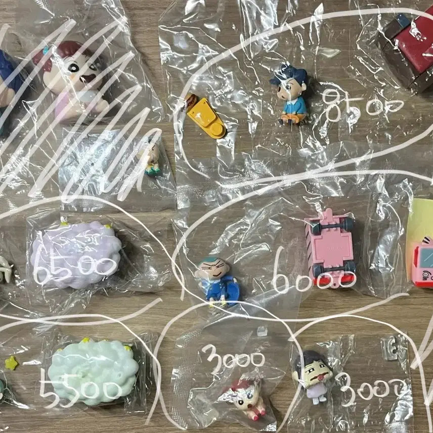 [BUNJANG] Crayon Shin-chan Characters Buttocks Walking Figure Gacha Night Light / 짱구 맹구 철수 훈이 유리 엉덩이걷기 피규어 가챠 아기베이비 라이트무드등