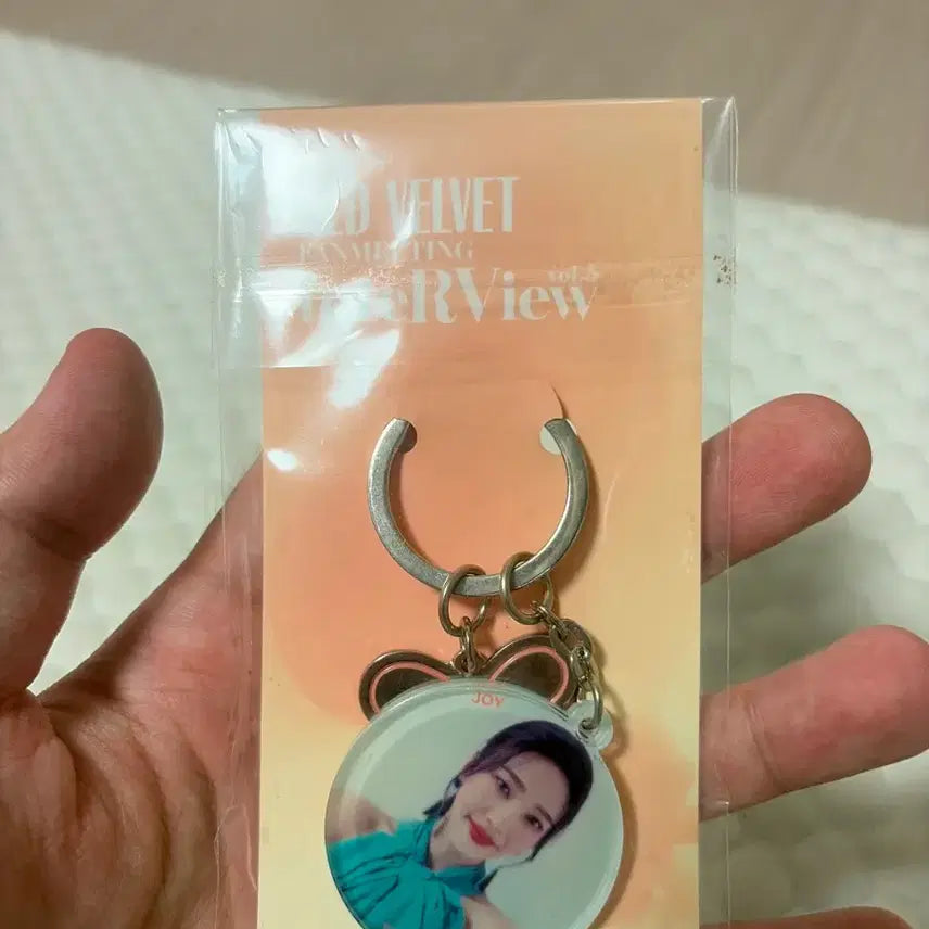 [BUNJANG] Red Velvet 5th Anniversary Fan Meeting Joy Keyring &amp; Carrier Sticker Bundle Set / 레드벨벳 5주년 팬미팅 조이 키링+ 캐리어 스티커 양도합니다