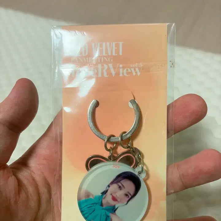 [BUNJANG] Red Velvet 5th Anniversary Fan Meeting Joy Keyring &amp; Carrier Sticker Bundle Set / 레드벨벳 5주년 팬미팅 조이 키링+ 캐리어 스티커 양도합니다