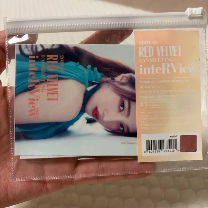 [BUNJANG] Red Velvet 5th Anniversary Fan Meeting Joy Keyring &amp; Carrier Sticker Bundle Set / 레드벨벳 5주년 팬미팅 조이 키링+ 캐리어 스티커 양도합니다