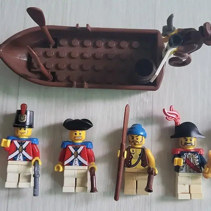 [BUNJANG] LEGO Pirates Boat Minifigure Set with Color Deterioration on Some Figures&