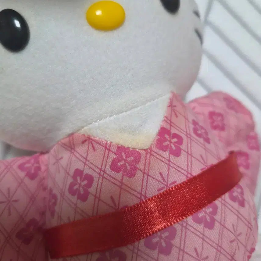 [BUNJANG] Sanrio Hello Kitty Vintage Retro Yukata Plush Doll (Medium) / 고전 레트로 산리오 헬로키티 유카타 봉제중형인형 삑삑이 일본풍 나팔피리