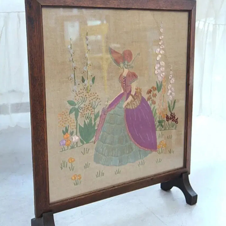 [BUNJANG] Vintage English Crinoline Lady Hand Embroidery Fire Screen / 빈티지 영국 크리놀린레이디 손자수 파이어 스크린