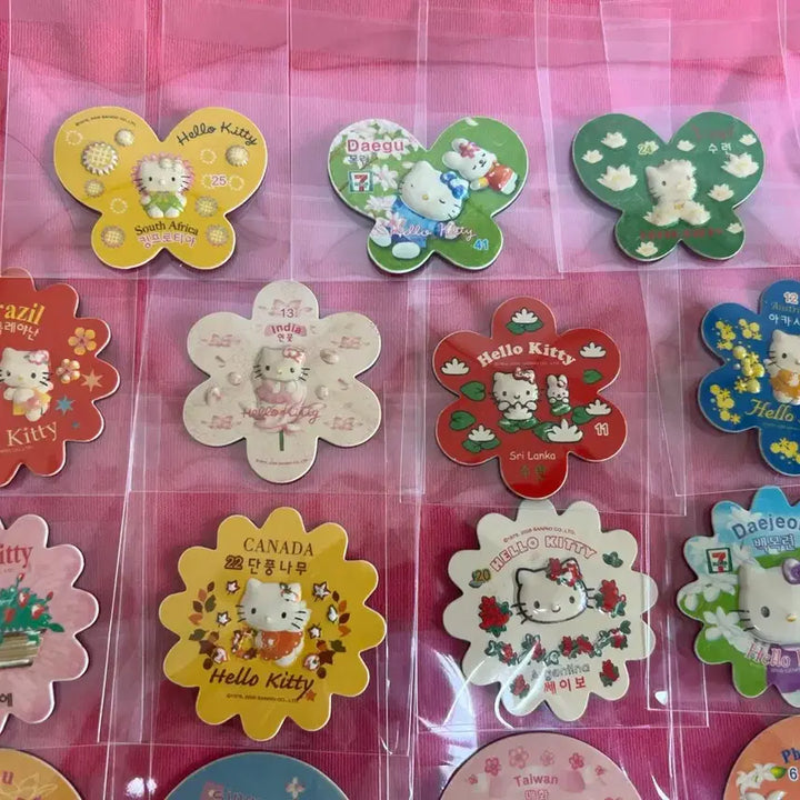 [BUNJANG] Hello Kitty x 7-Eleven World Flower Festival Magnets (Set of 41) / 헬로키티 X 세븐일레븐, 세계의 꽃 축제 마그넷 41종