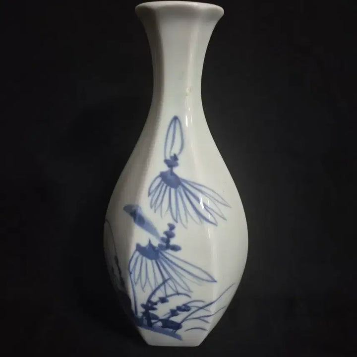 [BUNJANG] Blue and White Porcelain Hexagonal Dokkebi Sake Bottle / 청화 백자 육각 도쿠리 주병 술병