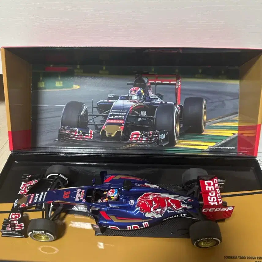 [BUNJANG] Minichamps F1 Toro Rosso STR10 Max Verstappen Debut Race Limited Edition 1:18 Scale Model / (오늘까지) 미니챔프 F1 토로소로 STR10 막스 베르스타펜 데뷔 경기 한정판 모델