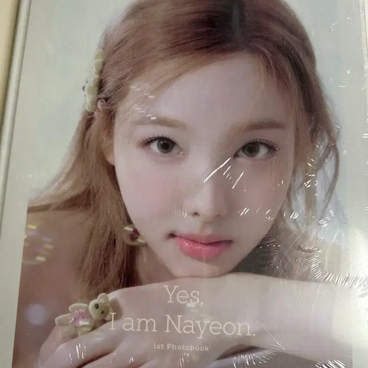 [BUNJANG] Nayeon Yes, I am Nayeon. Photobook (Sealed) / 나연 미개봉 포토북 Yes, I am Nayeon.