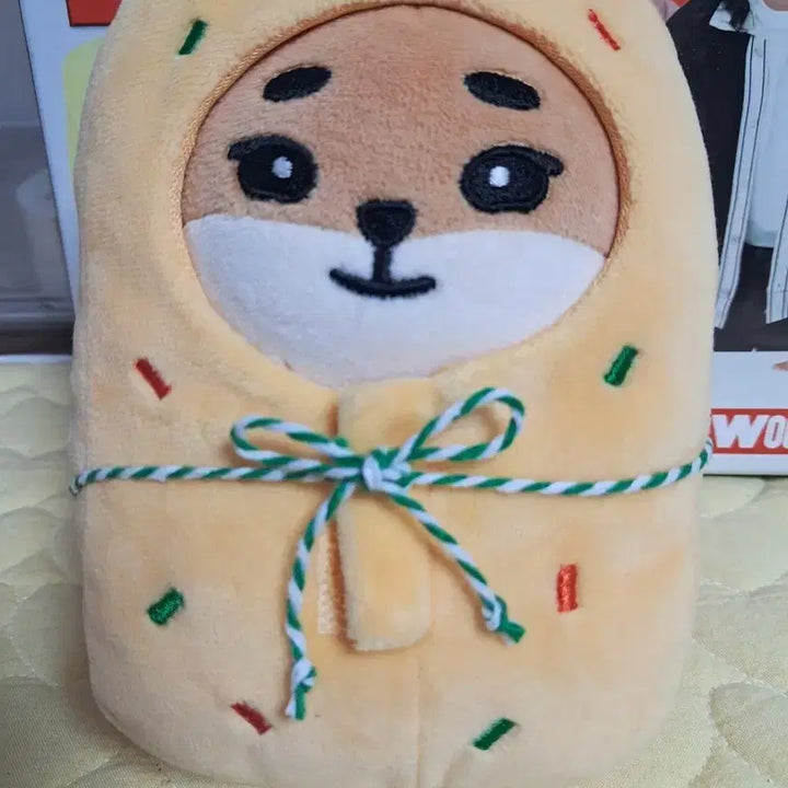 [BUNJANG] DAY6 EODEN Suit + K. Stress Ball Bundle Set / 데이식스 포영전투부산 어묵옷+케 스트레스볼