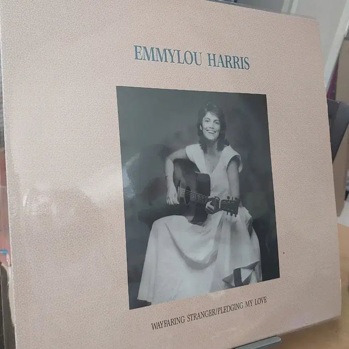 [BUNJANG] Emmylou Harris Wayfaring Stranger / Pledging My Love Vinyl LP / EMMYLOU HARRIS 에밀루 해리스