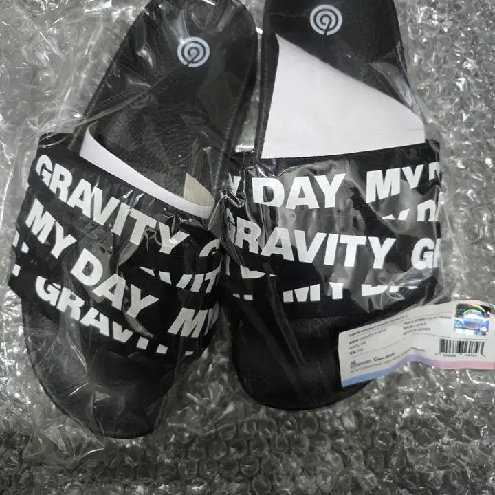 [BUNJANG] DAY6 Gravity Slippers (Size 240) / 데이식스 그래비티 슬리퍼 (240)