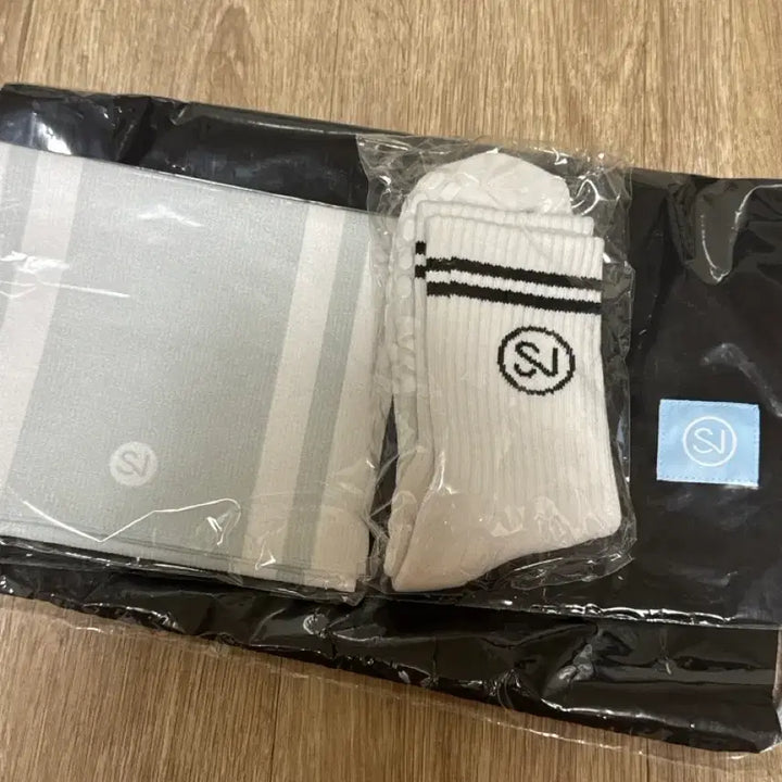 [BUNJANG] MONSTA X CONNECT X MD Sports Set Shownu (New) / 몬스타엑스 커넥트엑스 엠디 스포츠세트 셔누 (새상품)