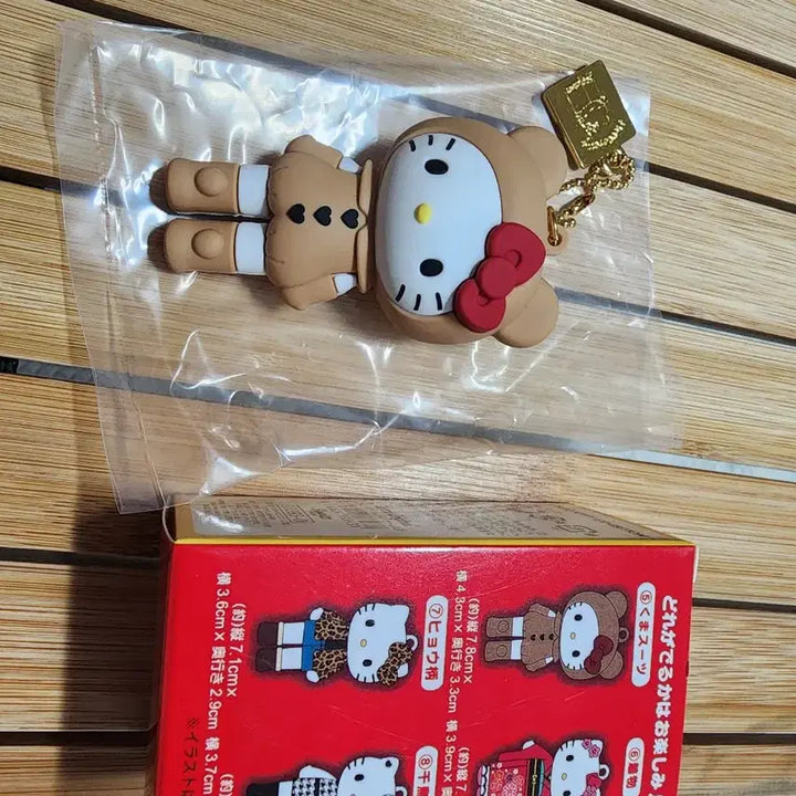 [BUNJANG] Hello Kitty 50th Anniversary Limited Edition Keychain / (새상품)헬로키티 50주년 키링