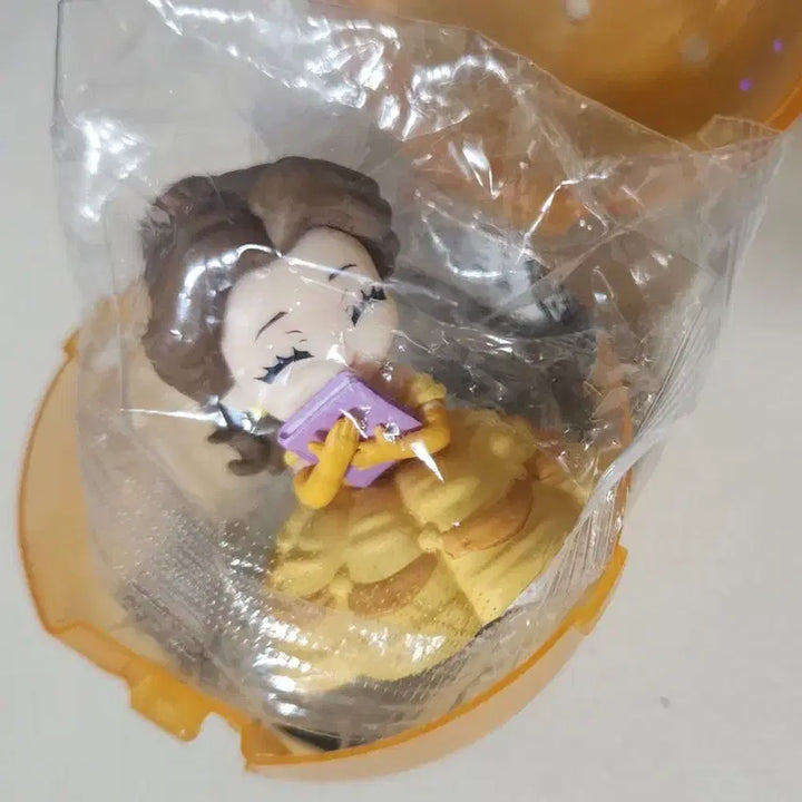 [BUNJANG] Disney Princess Mugeyutto Figure Gacha (Belle) / 와락! 디즈니 프린세스 무귯토 피규어 가챠(벨)