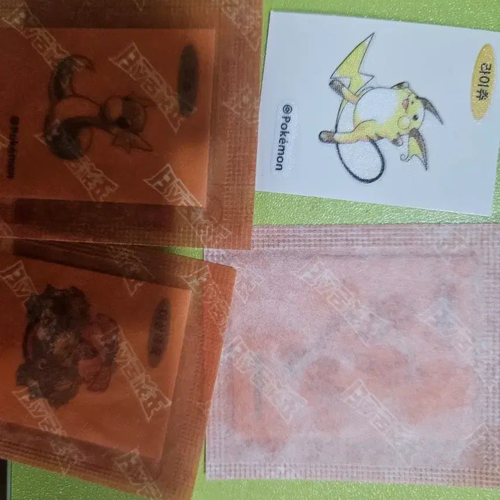[BUNJANG] Pokemon 30th Anniversary 4-Type Sticker Set / 포켓몬스터 30주년 띠부씰 미뇽 라이츄 이상해꽃 파이어